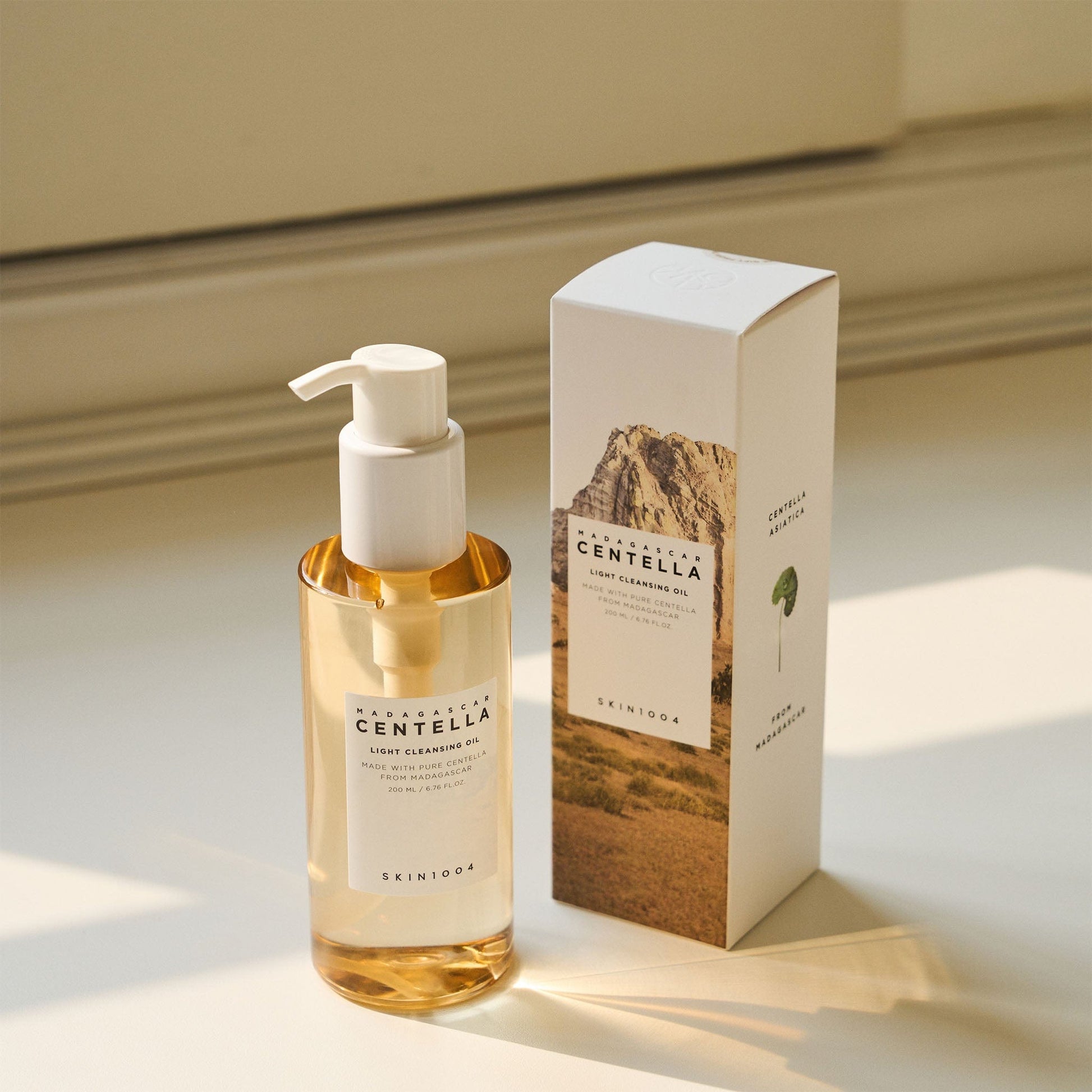 Image of Skin1004 Madagascar Centella Light Cleansing Oil 200ml from Kocometic PK, featuring a lightweight formula with Centella Asiatica and botanical oils, ideal for removing makeup and impurities while soothing sensitive and acne-prone skin.